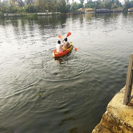 Water'S Edge Villas Alappuzha Esterno foto